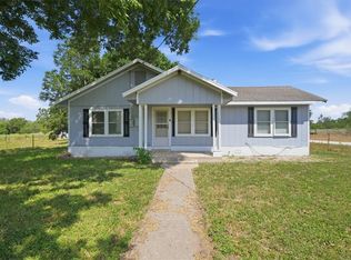 171 County Road 325, George West, TX 78022