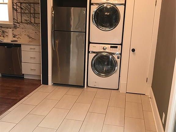 4th image of 617 W Lynn St