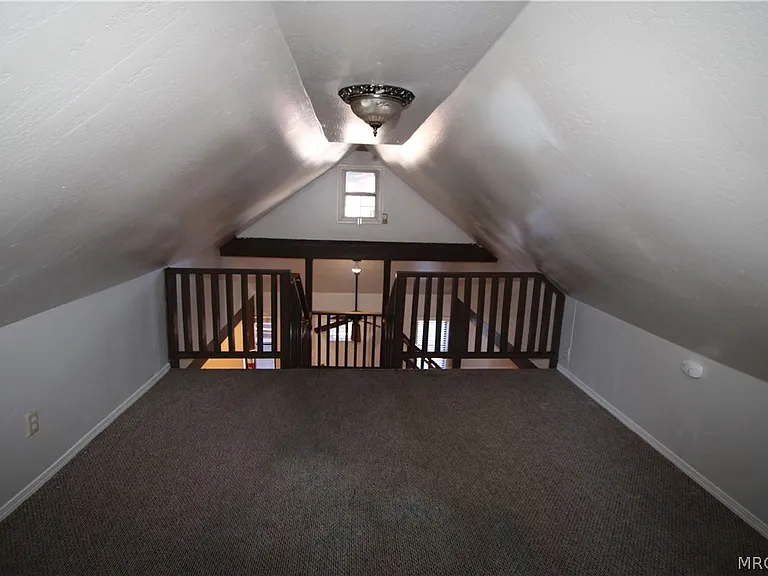 535 Badger Ln — Photo 19