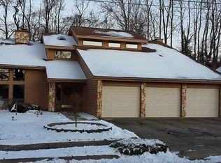 810 Ashberry Dr, Belpre, OH 45714