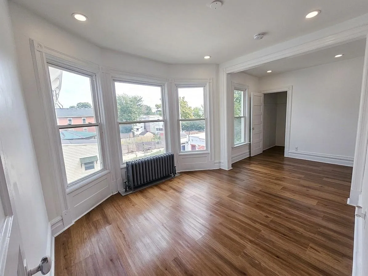 3 bed, 1.5 bath, 2175 sqft, $2,000 — Photo 3