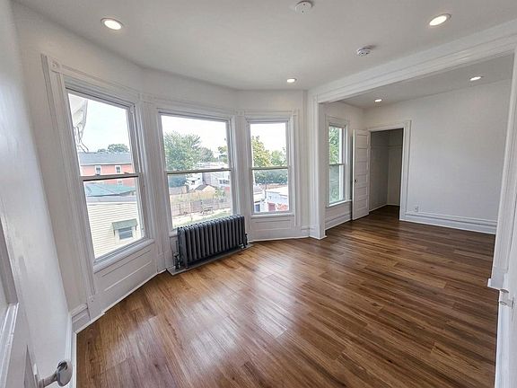 3rd image of 318 16th St