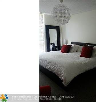 4th image of 2500 NE 135th St APT 204