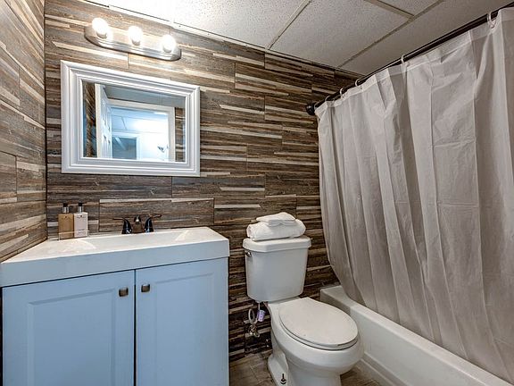 2nd image of 1517 Levy Ave APT 134