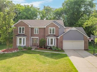 30975 Sunderland Dr, Farmington Hills, MI 48331