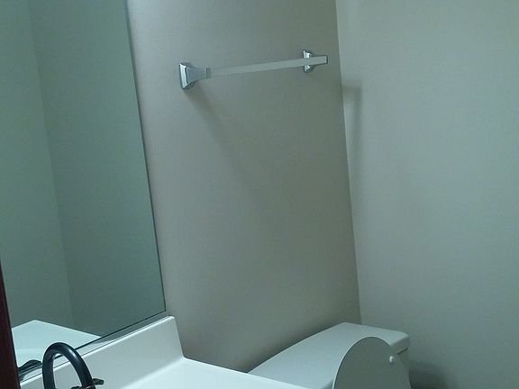 4th image of 335 Robin Glen Ln