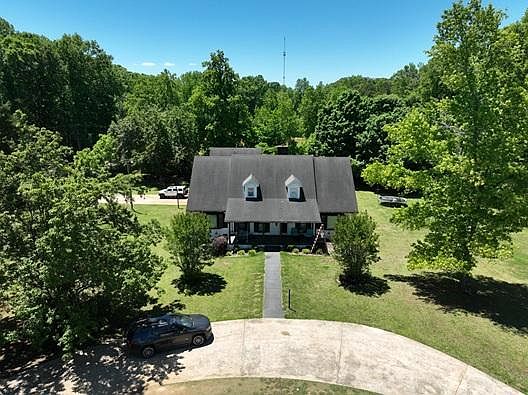 2nd image of 790 Kelly Rd