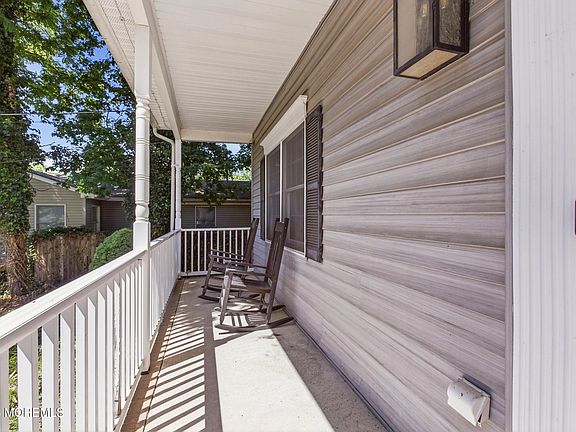 5th image of 2433 Huckleberry Road