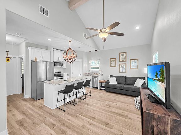 2nd image of 963 W Verdia Dr