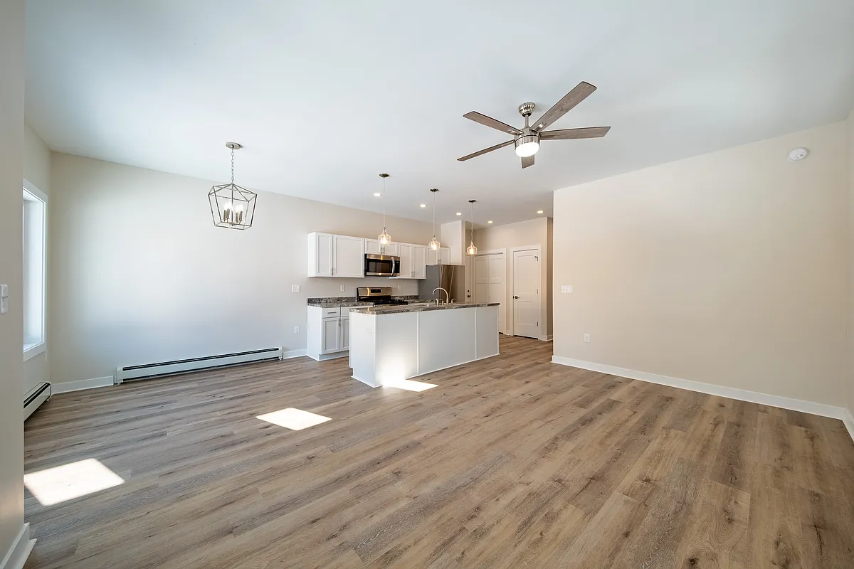 Building Photo - 412 W Baraga Ave #B