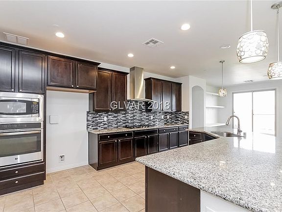 3rd image of 692 Suguaro Bluffs St