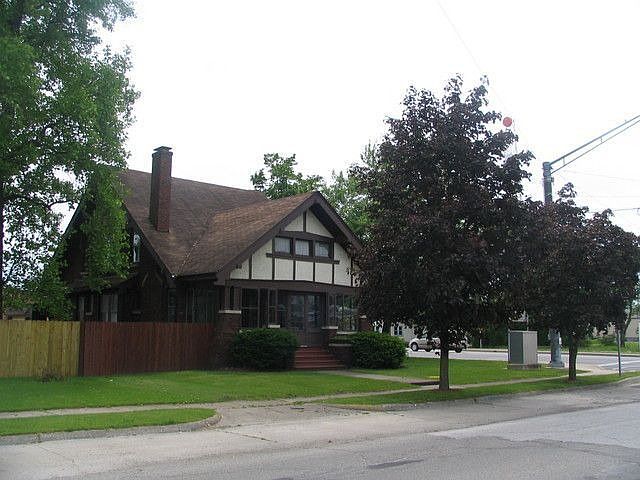 1st image of 202 E Lake St