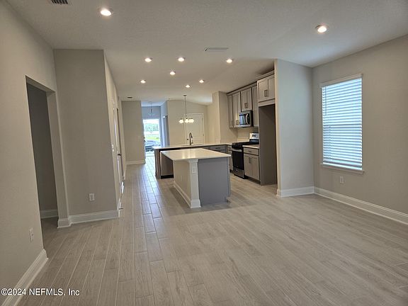 3rd image of 12920 HOLSINGER Boulevard