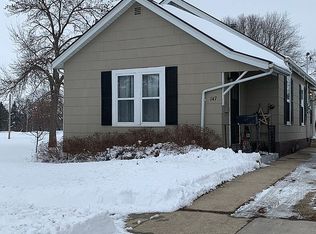 147 W Butler St, Manchester, IA 52057