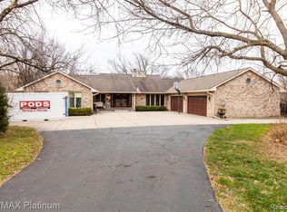 1838 Havenshire Ln, Brighton, MI