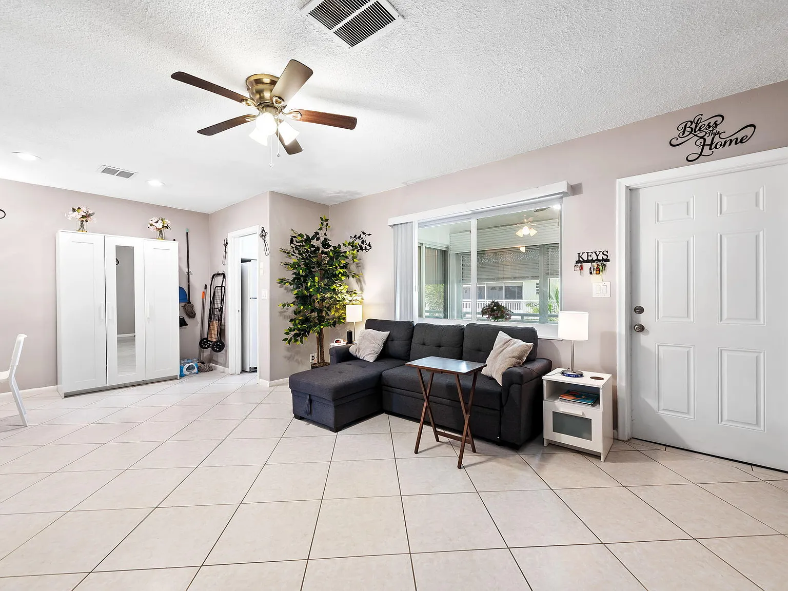 2 bed, 2.0 bath, 1000 sqft, $1,650 — Photo 2