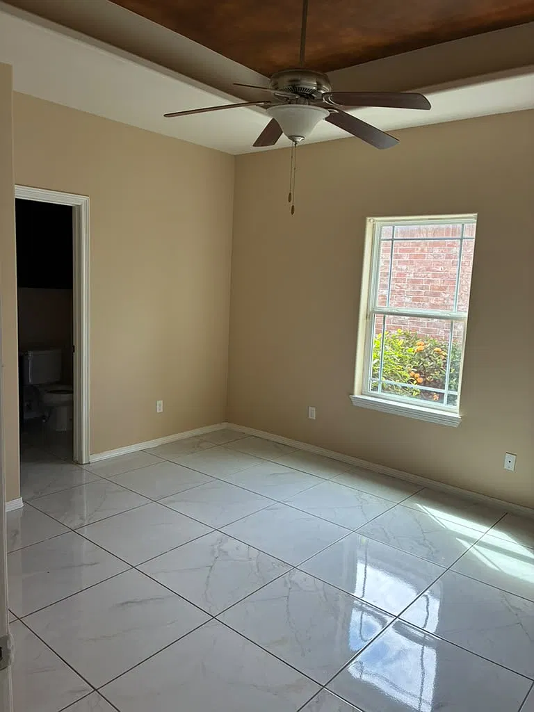 3 bed, 1234 sqft, $1,100 — Photo 2