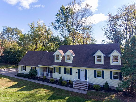 3rd image of 64 Dutch Lane Rd