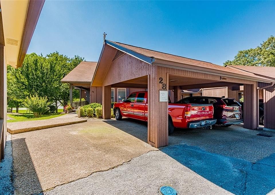 1st image of 28 Melinda Ln