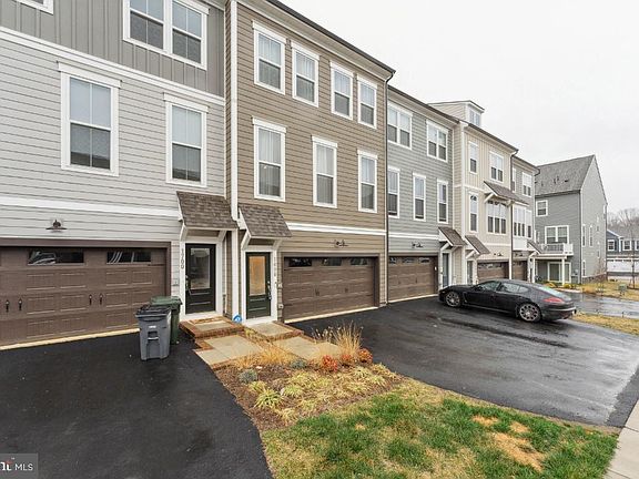 3rd image of 1698 Beech Leaf St