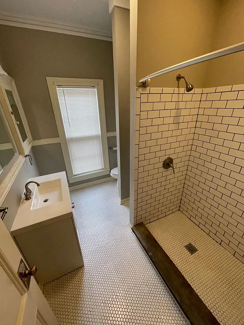 49 Vick Park A — Photo 4