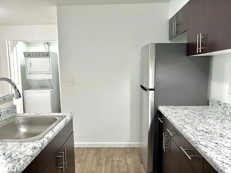 Roseland Apartments — Photo 29