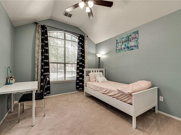 4th image of 9504 Summer Dr