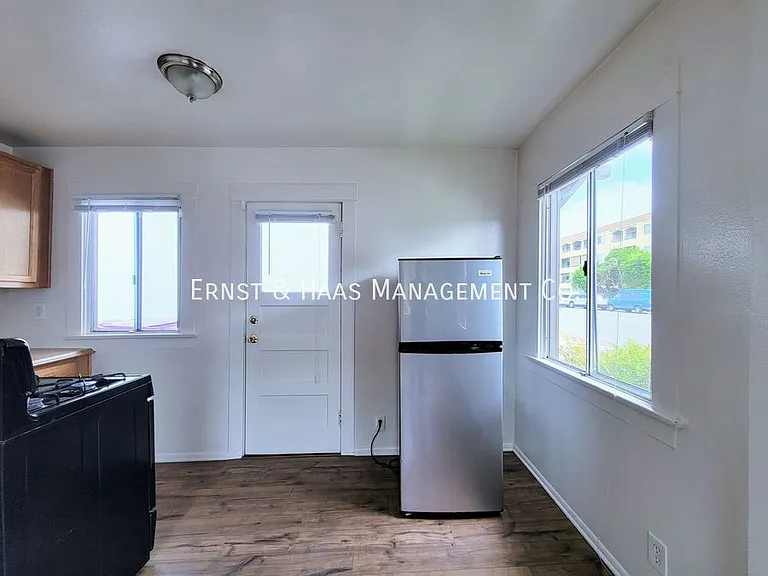 425 Redondo Ave #2 — Photo 9