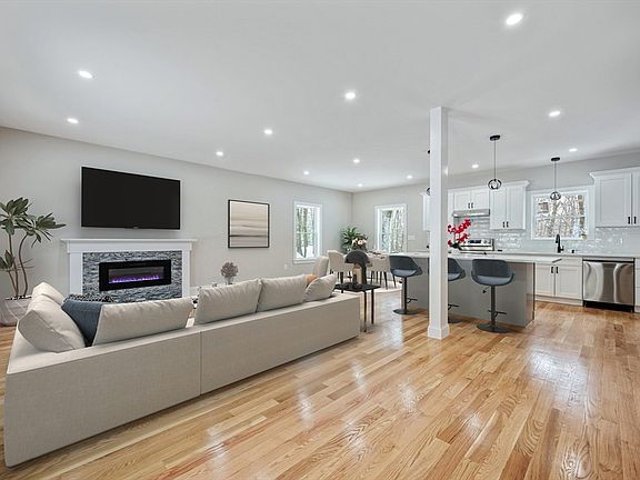 5th image of 37 Dane Ave