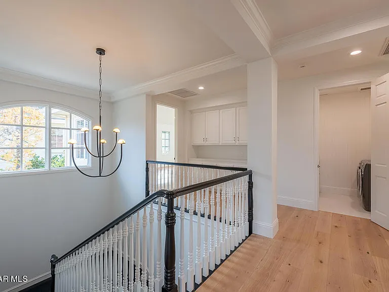 2390 Crombie Ct — Photo 21