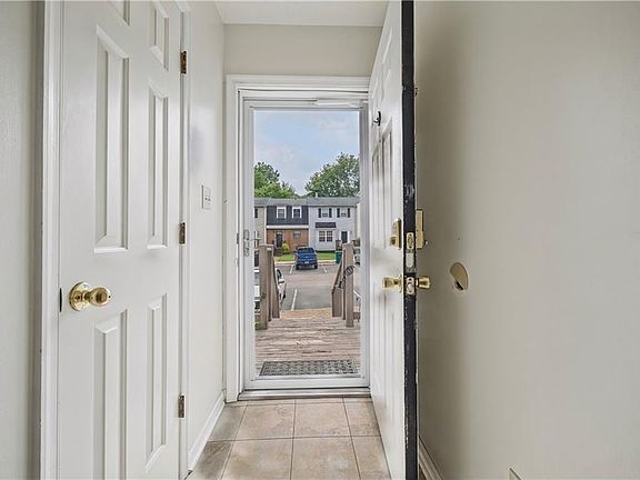 4th image of 1758 Skiffes Creek Cir