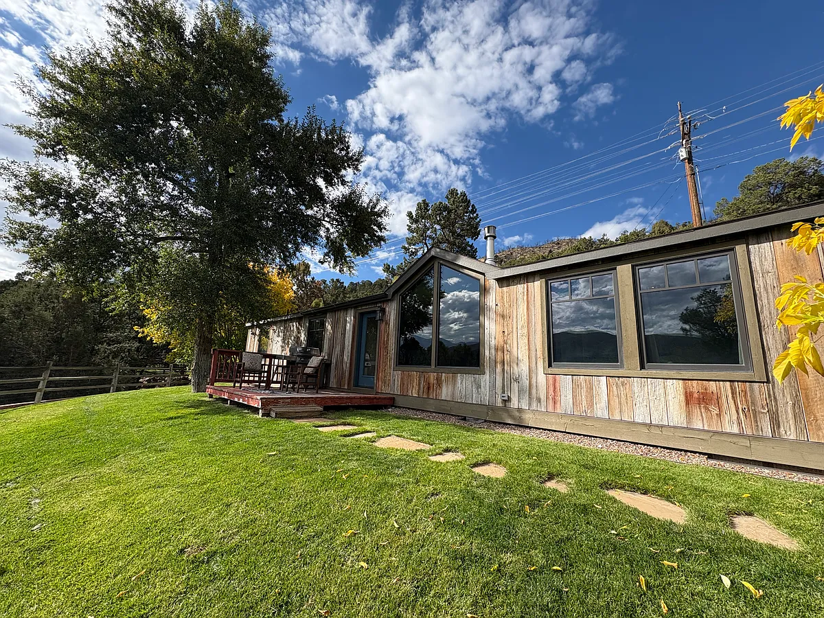 Building Photo - 641 Pinon Dr
