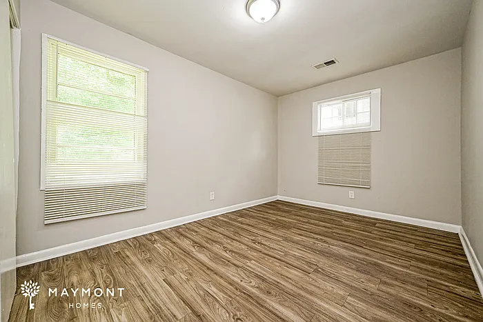 1044 Valley View Rd SE — Photo 10