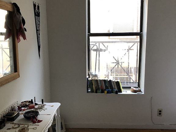 2nd image of 40 Mac Dougal St #15