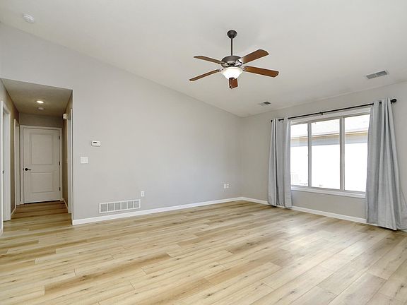 5th image of 632 Northfield Rd