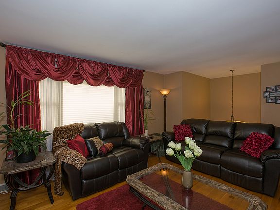 2nd image of 7032 Wyandotte Dr