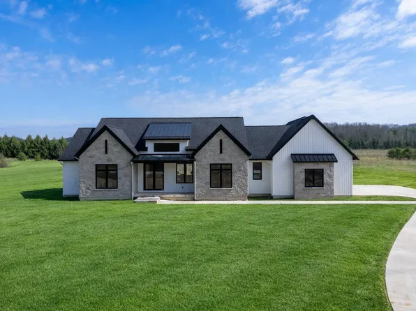 61121 Airpark Ln, Mattawan, MI 49071