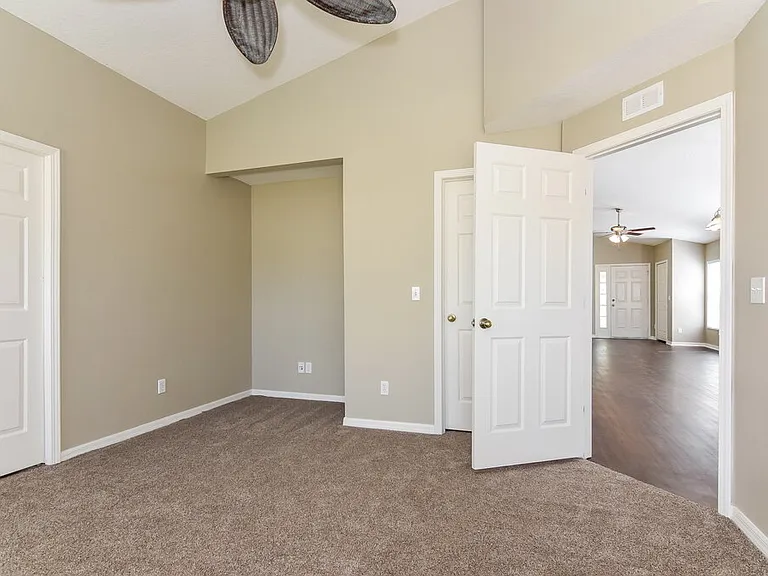 7556 Oxford Garden Cir — Photo 10