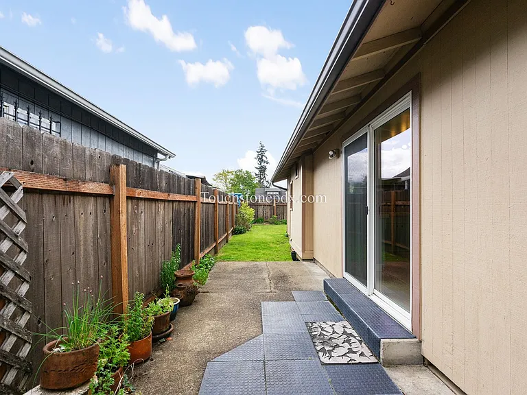 6718 SE Center St — Photo 24