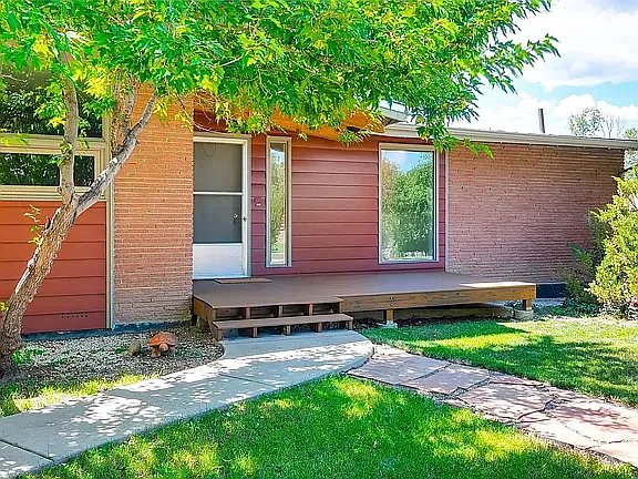 1375 Normandy Rd — Photo 2