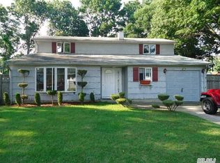 61 Biscayne Dr, Selden, NY 11784