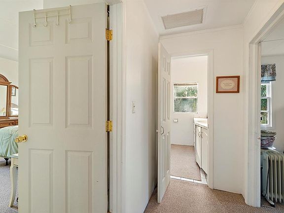 5th image of 4420 SE 18th Ave