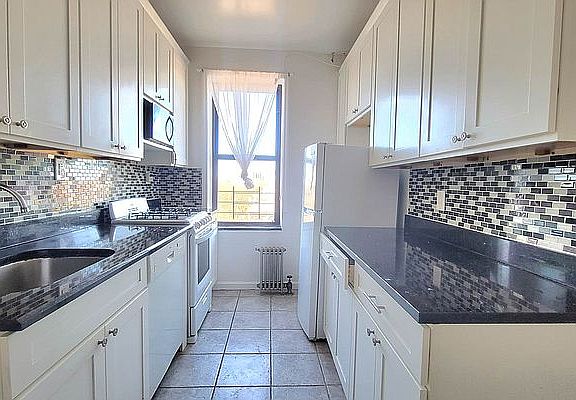 4th image of 3405 Kings Hwy APT 2H