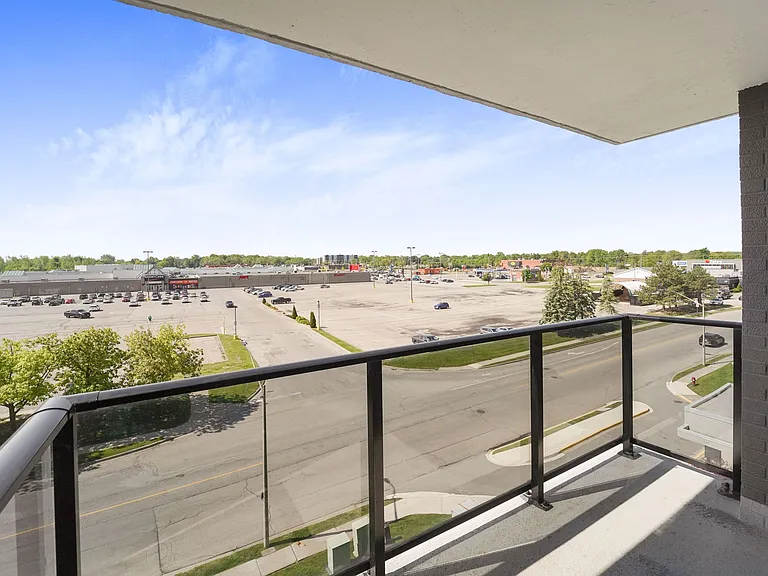 100 Lancaster Dr — Photo 10