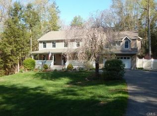 10 Beach Hill Rd W, Bridgewater, CT 06752