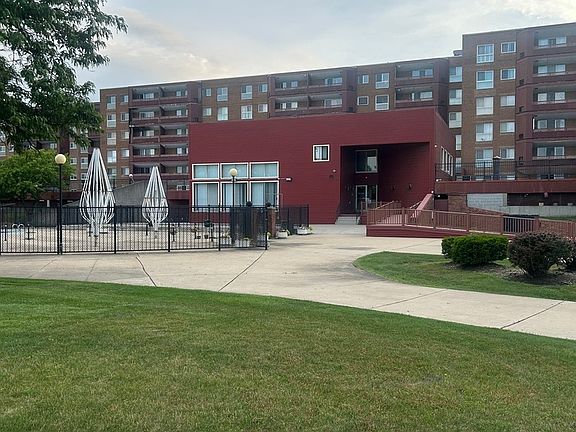 4th image of 200 Park Ave APT 427