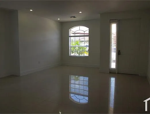 15610 SW 11th Ter — Photo 18