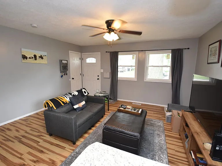 1332 Browne Ln — Photo 4