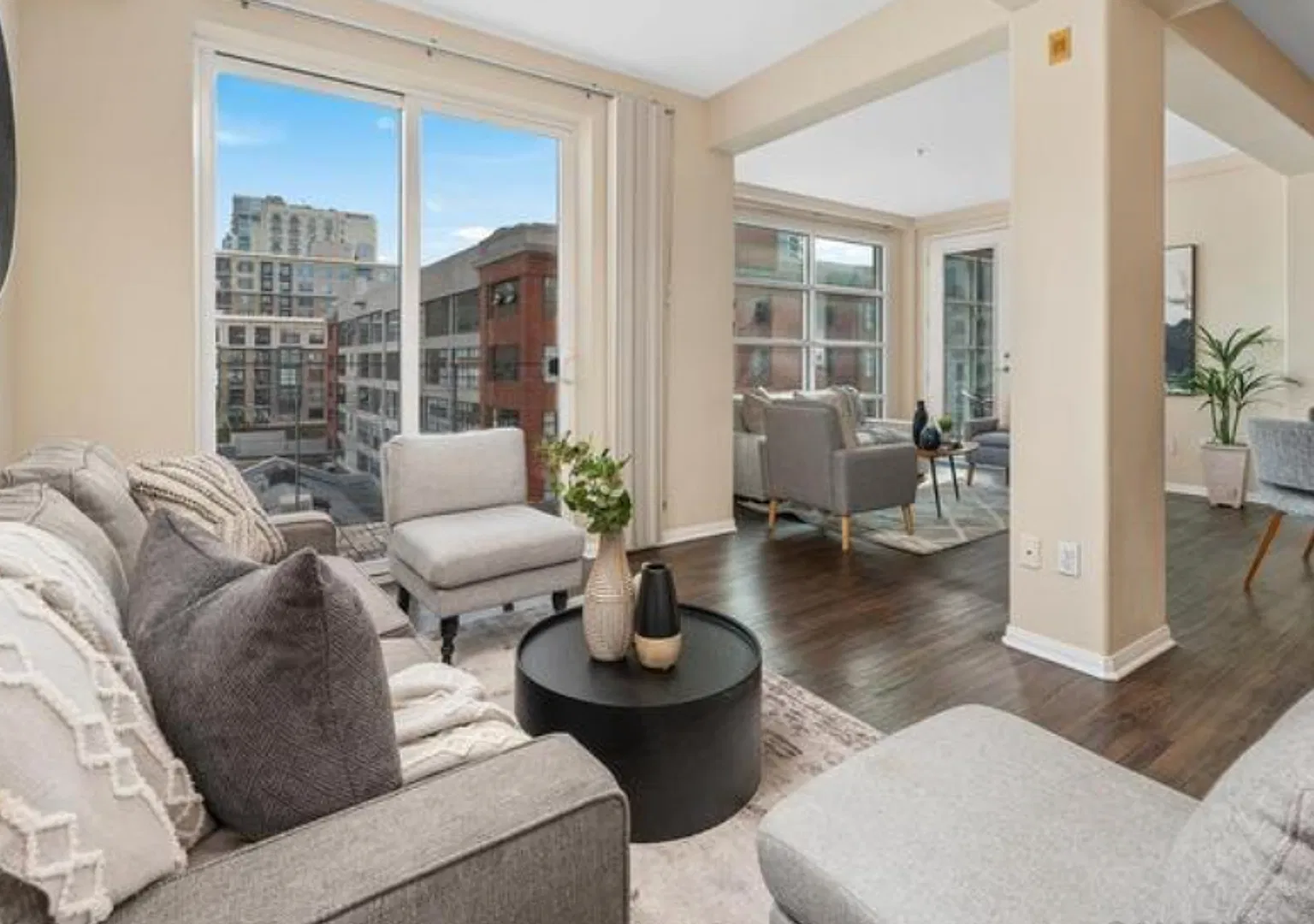 Fantastic Penthouse Unit Downtown Marina District — Photo 1