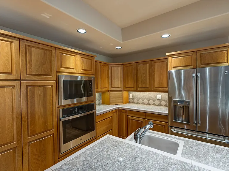 2759 NW Champion Cir — Photo 15